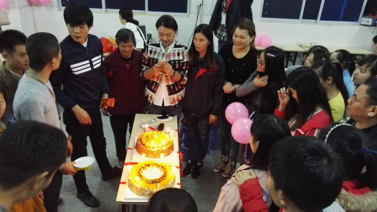 &ldquo;Reunion, send blessings&rdquo;staff birthday party!